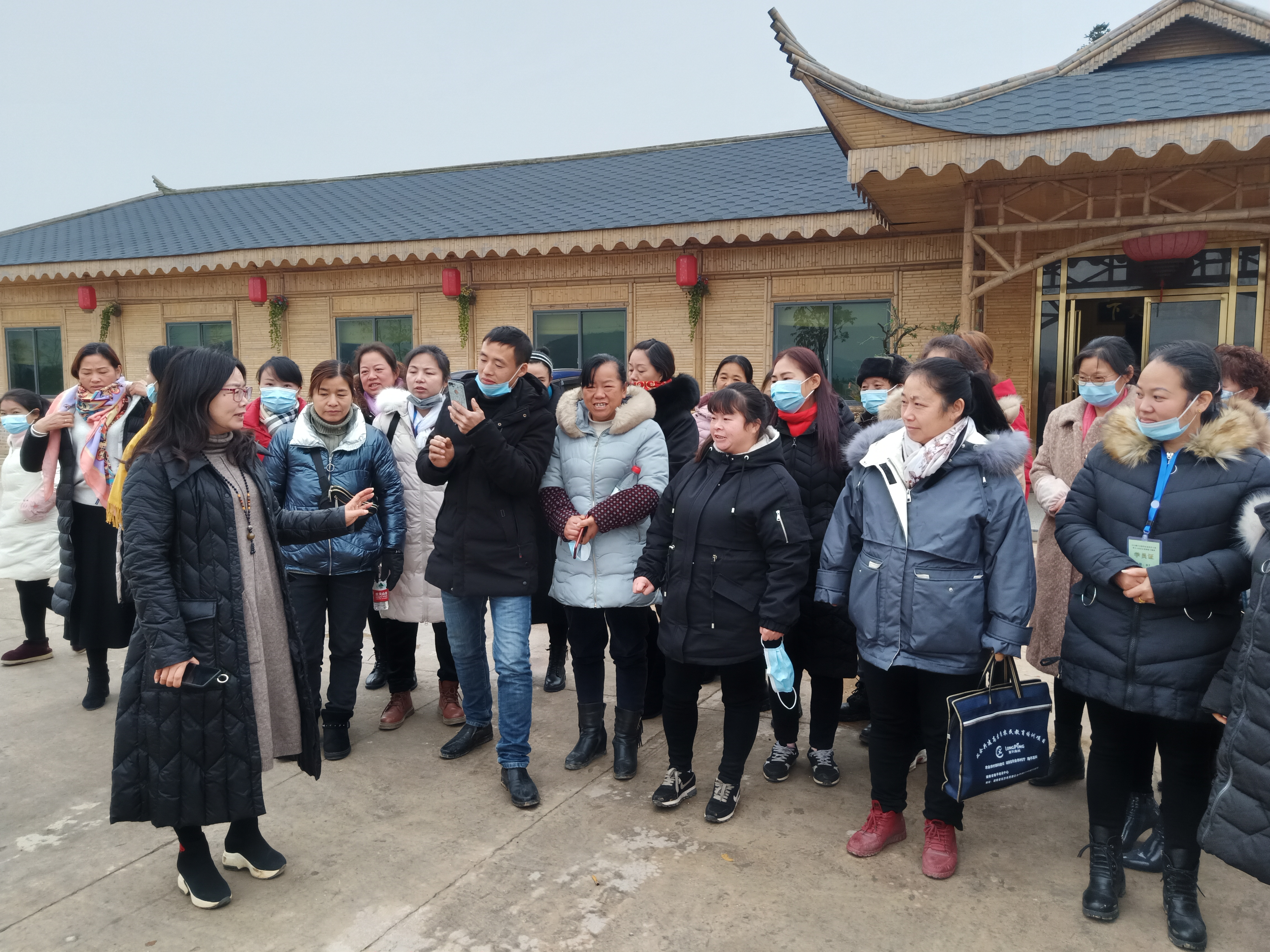 湘乡市高素质农民教育培训水果专题班开启新的旅程——实地参观