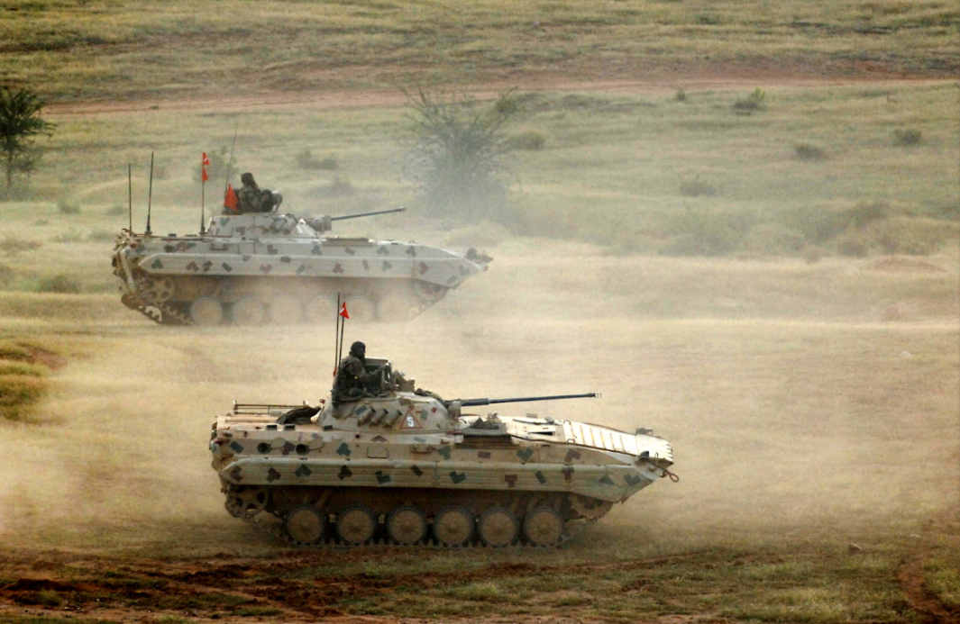 印度要动真格？中印边界出现大批装甲部队，军官鼓励士兵跟中国玩命