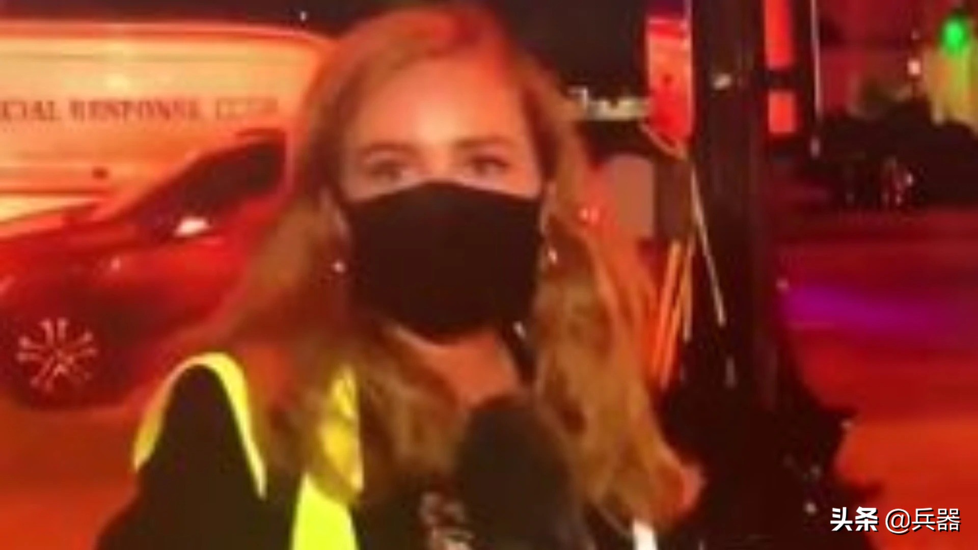 美国大骚乱，正迅速蔓延，记者被警察击中！大