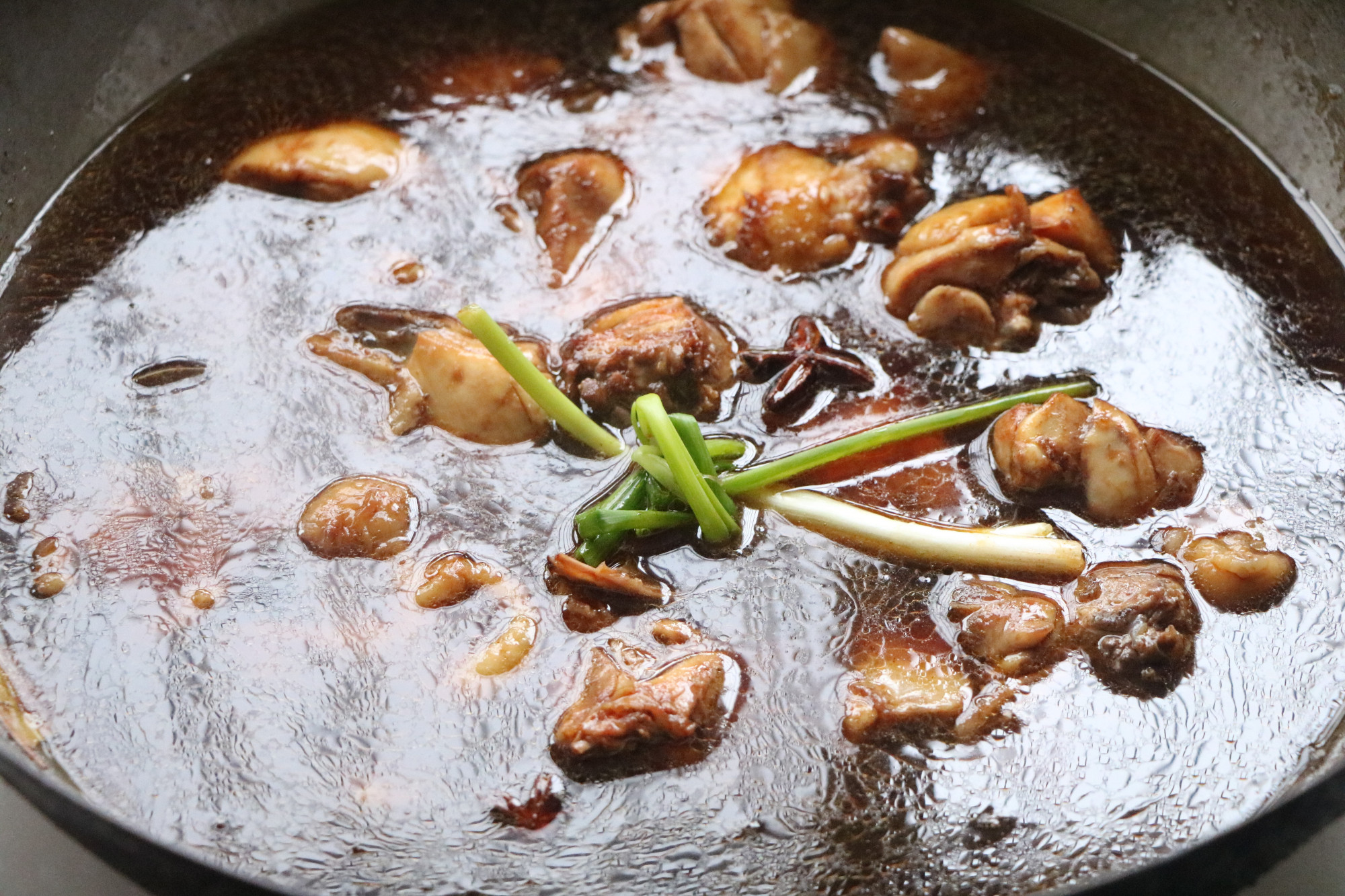 比猪肉牛肉都便宜，秋天可以多吃，简单红烧，下酒又下饭