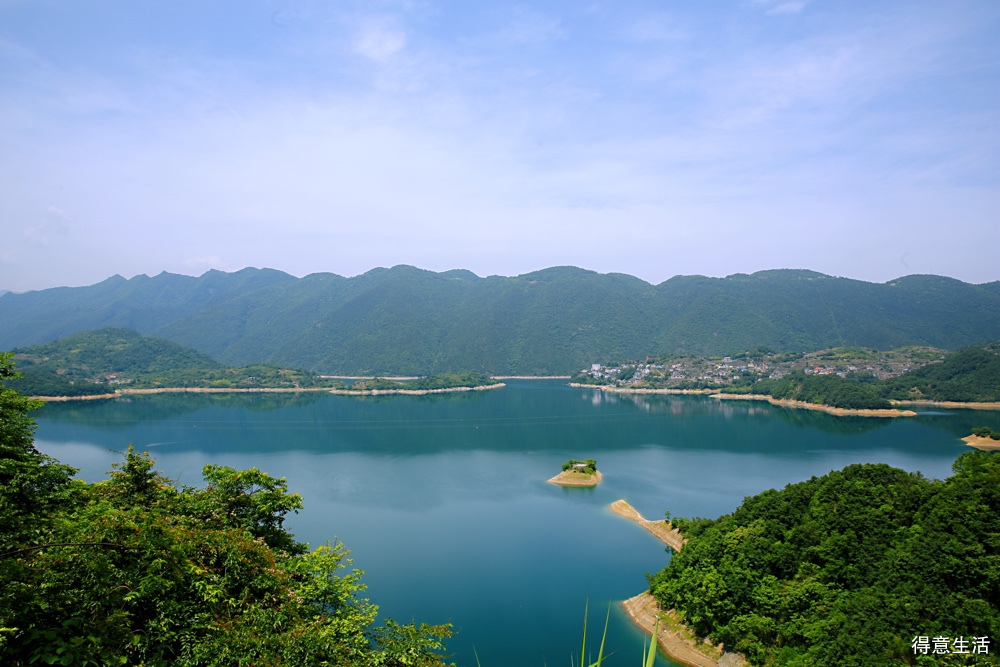 用了一个周末加两天休息时间，自驾去了一趟鄂