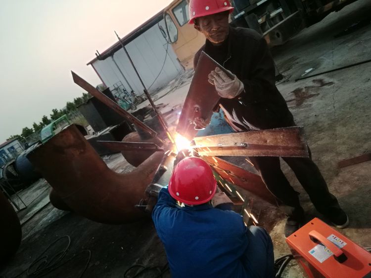 中国著名雕塑家邱天老师告诉您：钢铁装置雕塑是怎么做成的！（二）