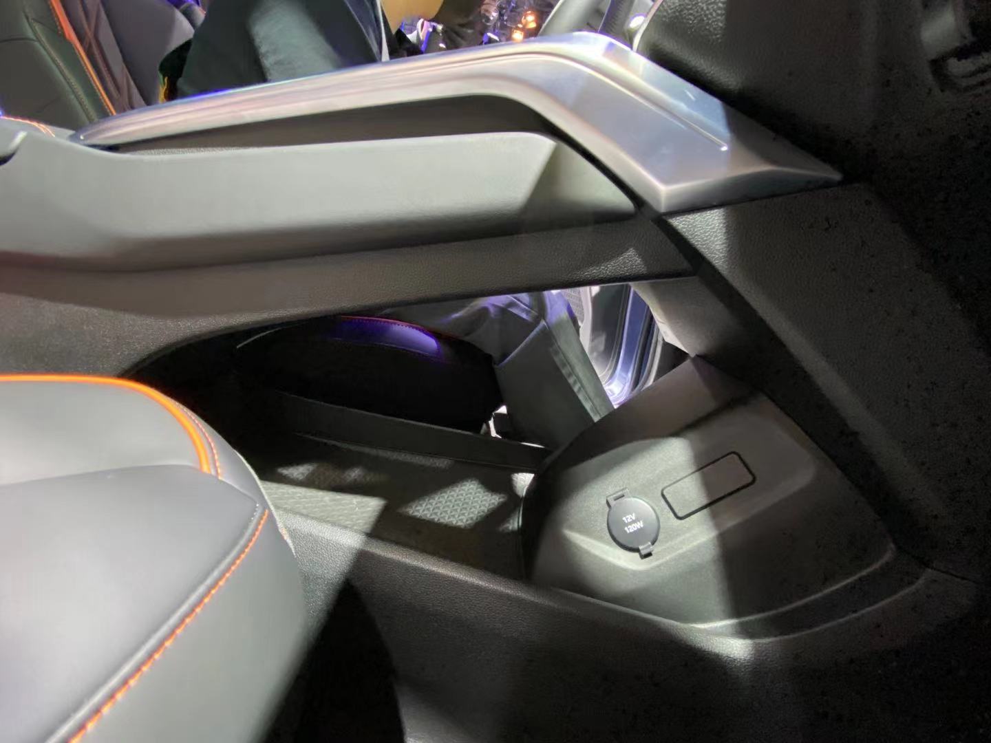 实拍哈弗神兽 ，造型比车名犀利，满油续航1000km