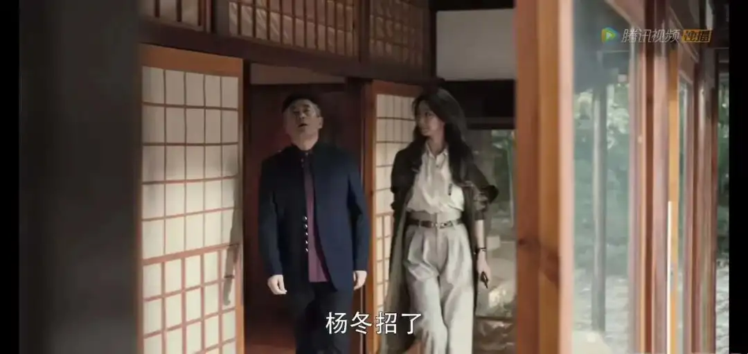 不愧是孙红雷老婆,穿一身白霸气十足,《扫黑
