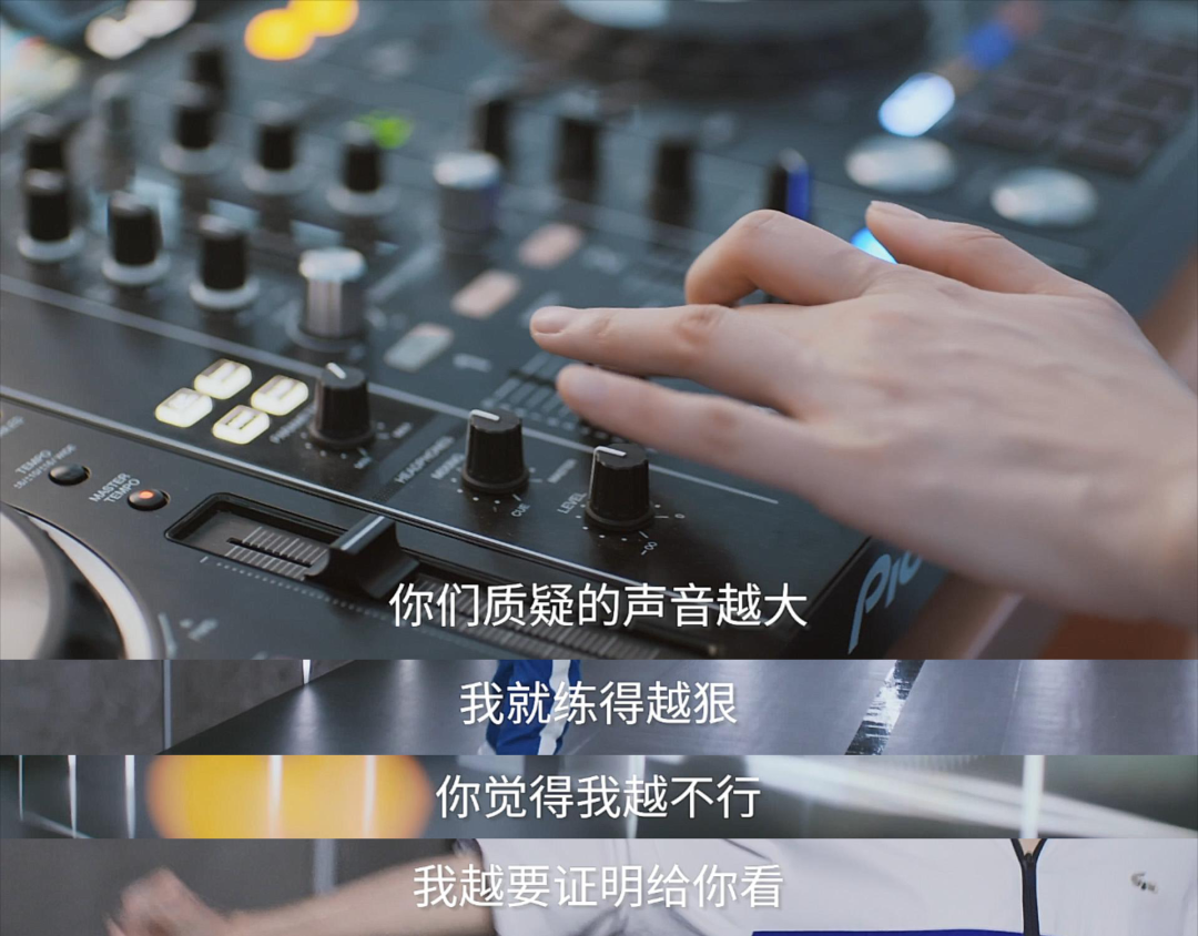 papi酱被狂骂，杨笠被举报：够了，别用“独立”绑架女孩了