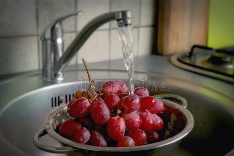 洗葡萄别再用盐水了，教你正确洗法，干净没虫卵，吃葡萄不用去皮