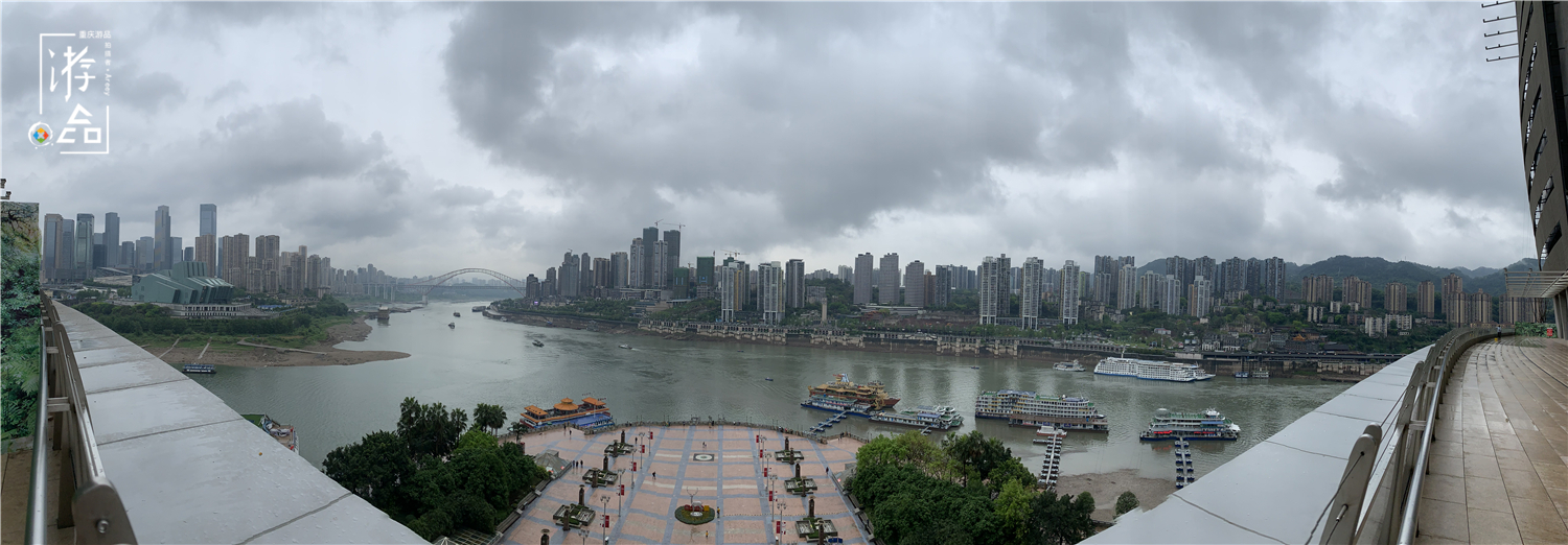 重庆来福士的山城花园，超脱现代的未来感，看两江四岸的最佳地点