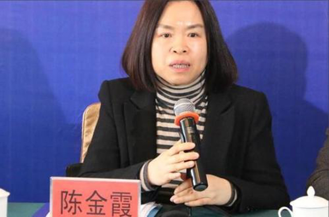 妻子亲眼目睹丈夫跳楼自尽,接任公司后,花10年将60亿遗产变260亿