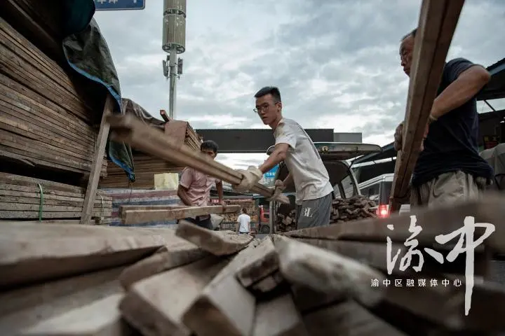 重庆|渝中区启动防汛Ⅱ级应急响应 全力以赴迎战超标准洪水过境（多图）