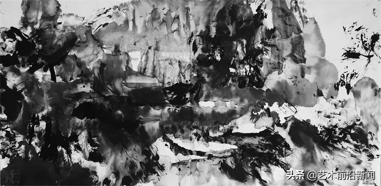 “石头娃”的水墨丹心——著名画家王小信创“水重乱柴皴”画法，彰显笔墨的力量