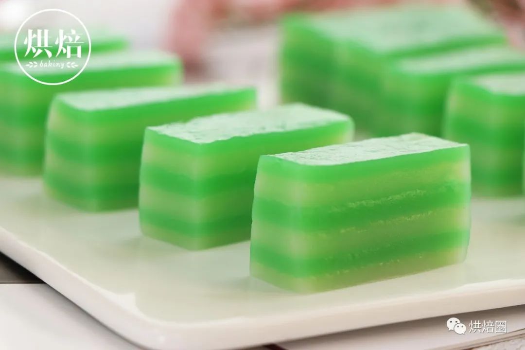 這綠綠的木薯千層糕好清新在東南亞很出名吃起來又糯又潤