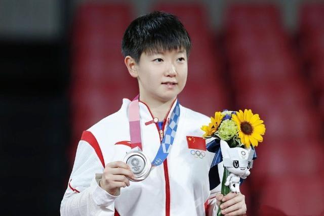 获三八旗手后，又获一荣誉+奖金，孙颖莎回应：我只想努力打好球