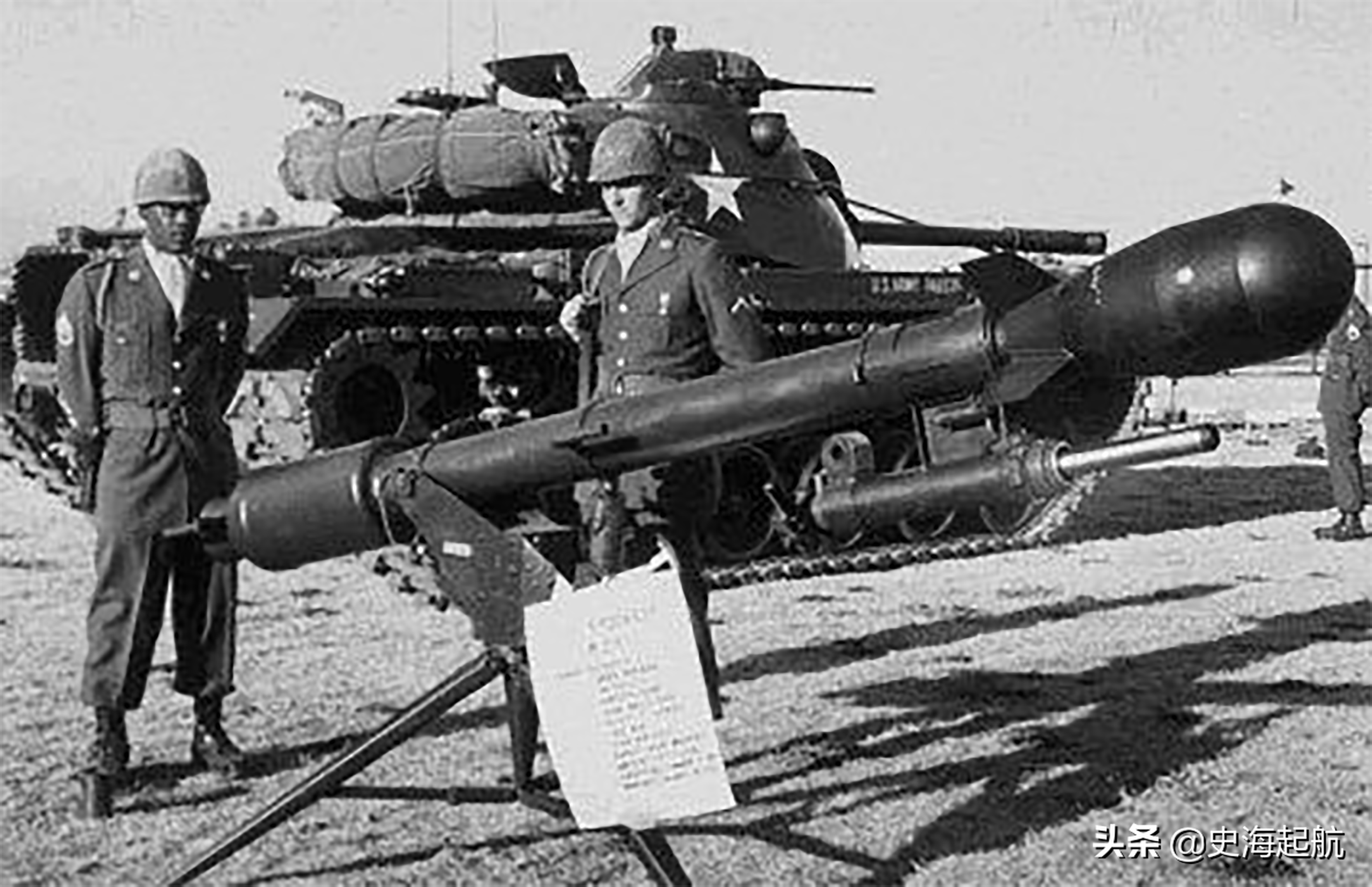 冷战时高科技武器照片：图1是B2隐身轰炸机，图4是核动力坦克