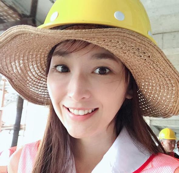 吴佩慈富豪男友被爆遭起诉，四胎出生仅4月，豪宅欠租近500万