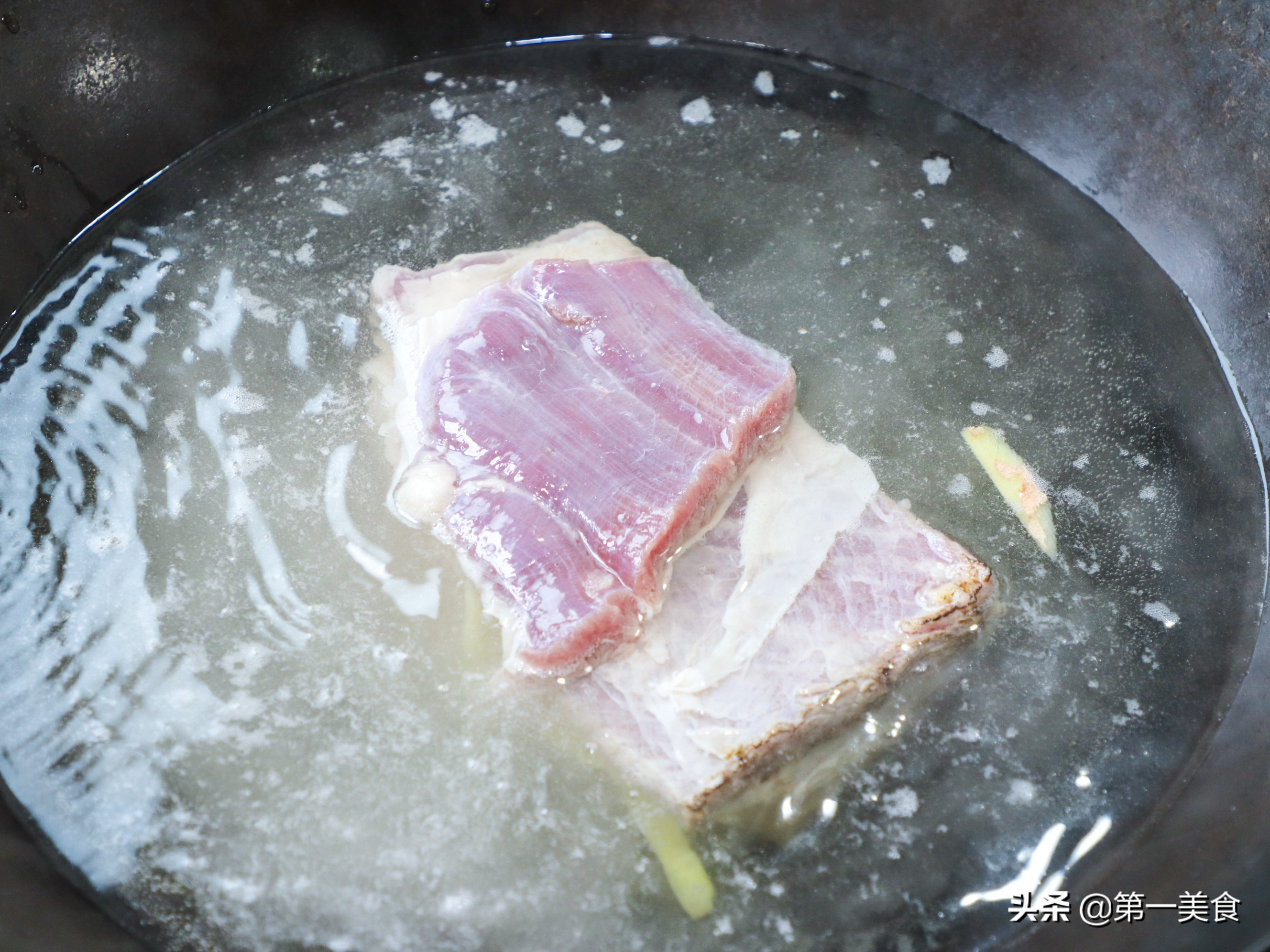 红烧肉最正确的家常做法，大厨把要点全告诉你，肥而不腻，太香了