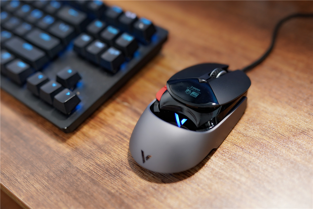 电竞级屏显雷柏VT960双模游戏鼠标游戏体验快人一步