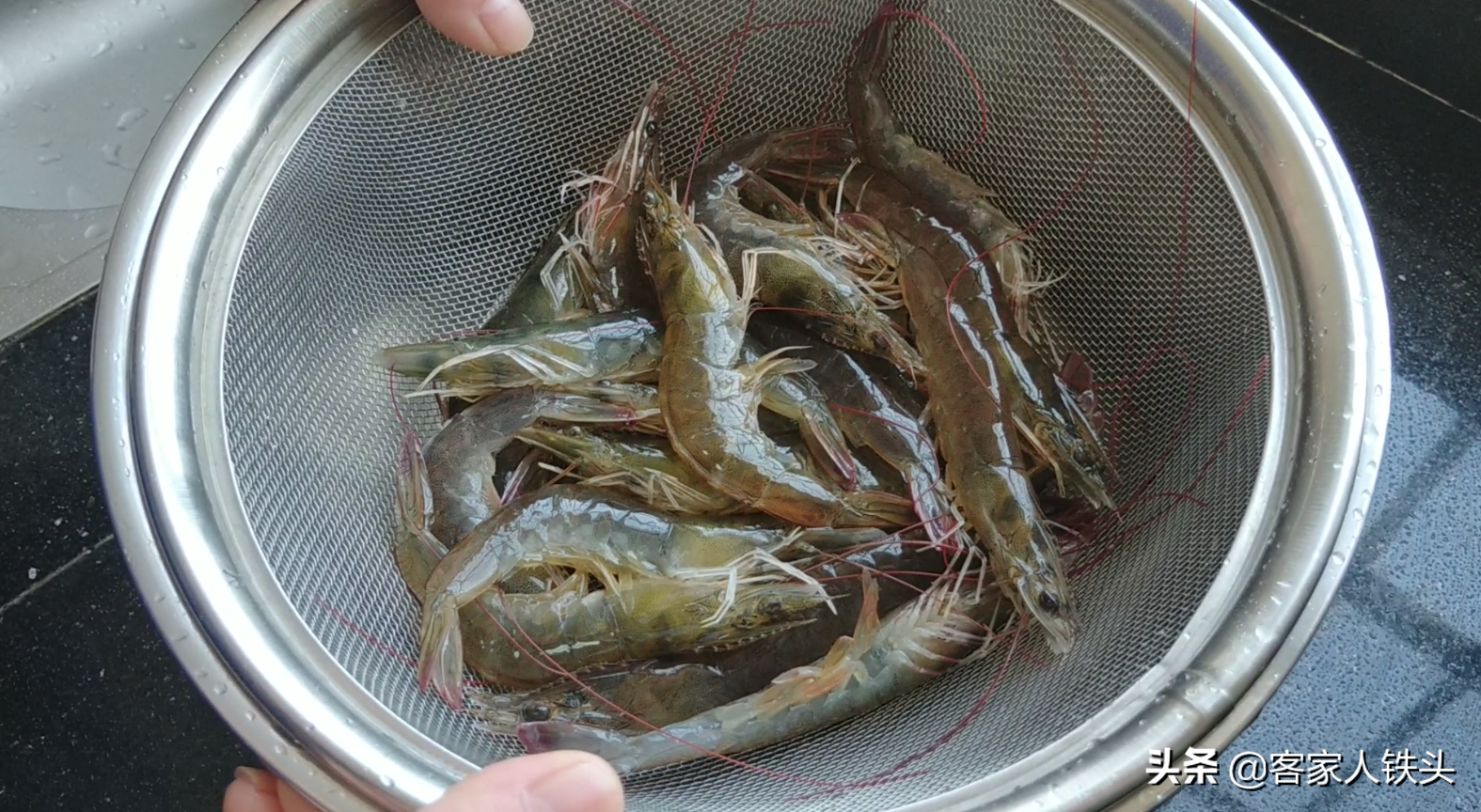 過年鮮蝦不做菜，試試這一款客家傳統年貨做法，酥香好吃入口即化