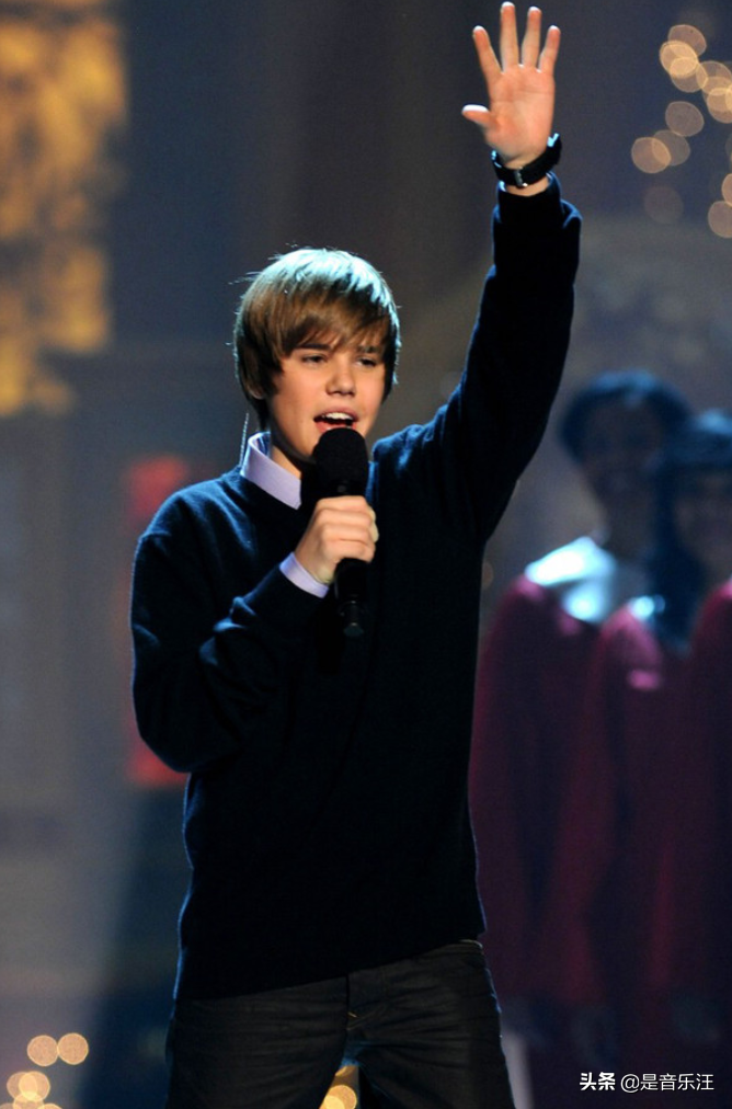 15岁火遍全世界，各种奖项拿到手软，大起大落后