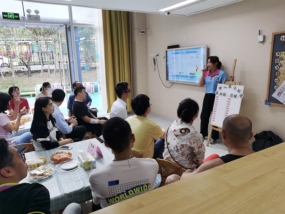 同心同行家园情 最美人间四月天——PIOK召开新学期家长会