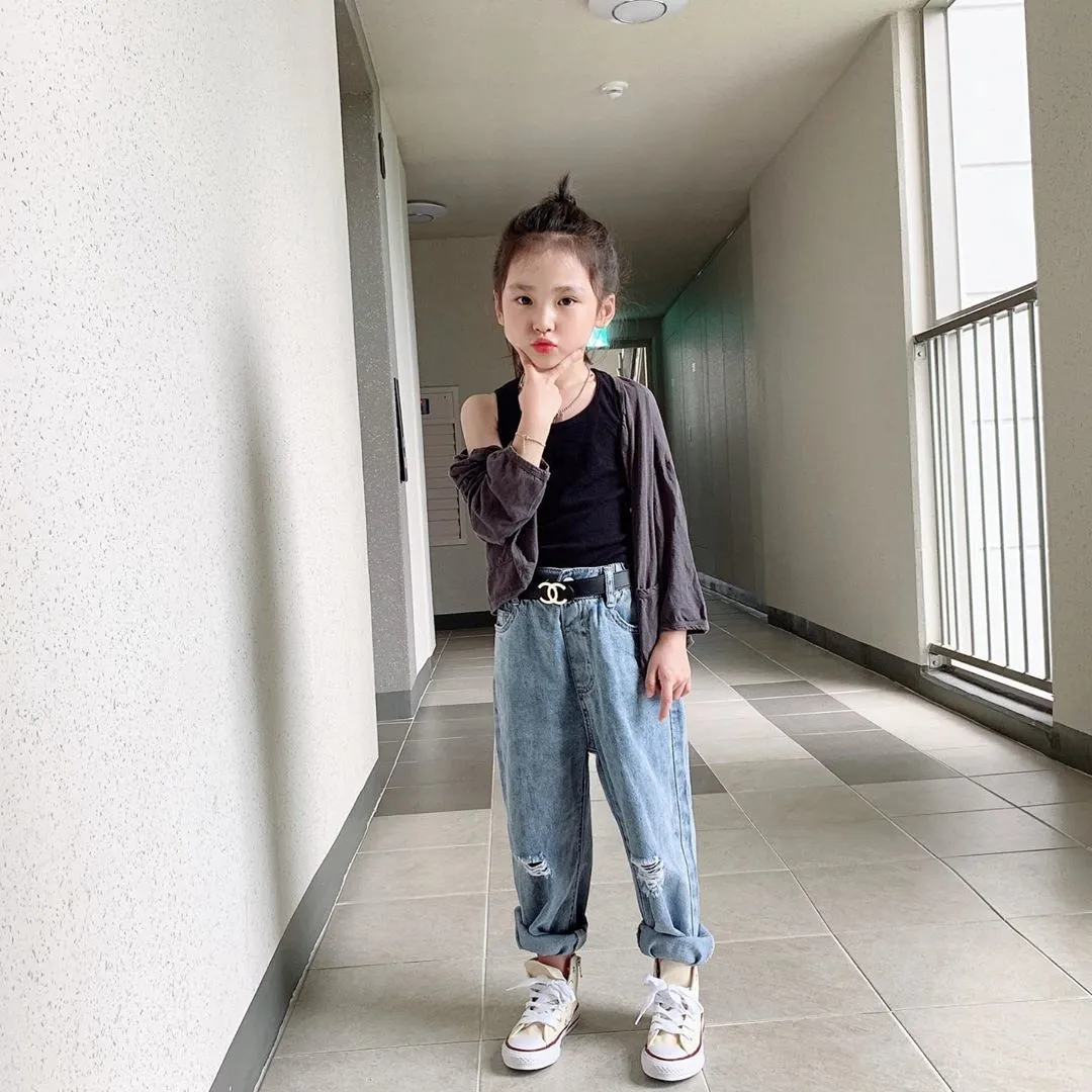 ​8岁女童“撞脸”宋慧乔，靠穿搭圈粉23万！谁规定小孩只能幼稚