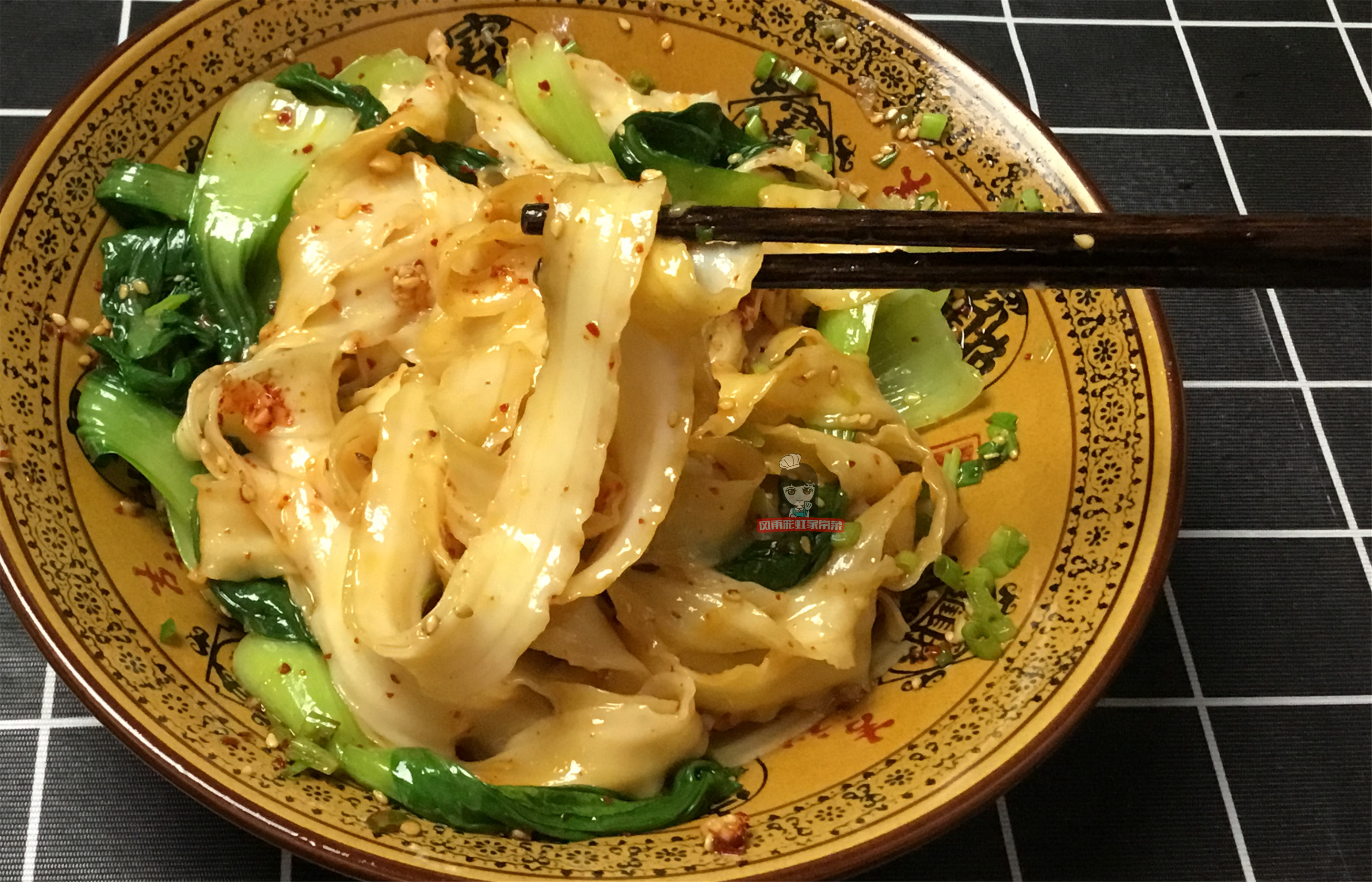 Teach you how to make oily noodles. The skills and methods show you, it is comparable to the original version of Bailu.