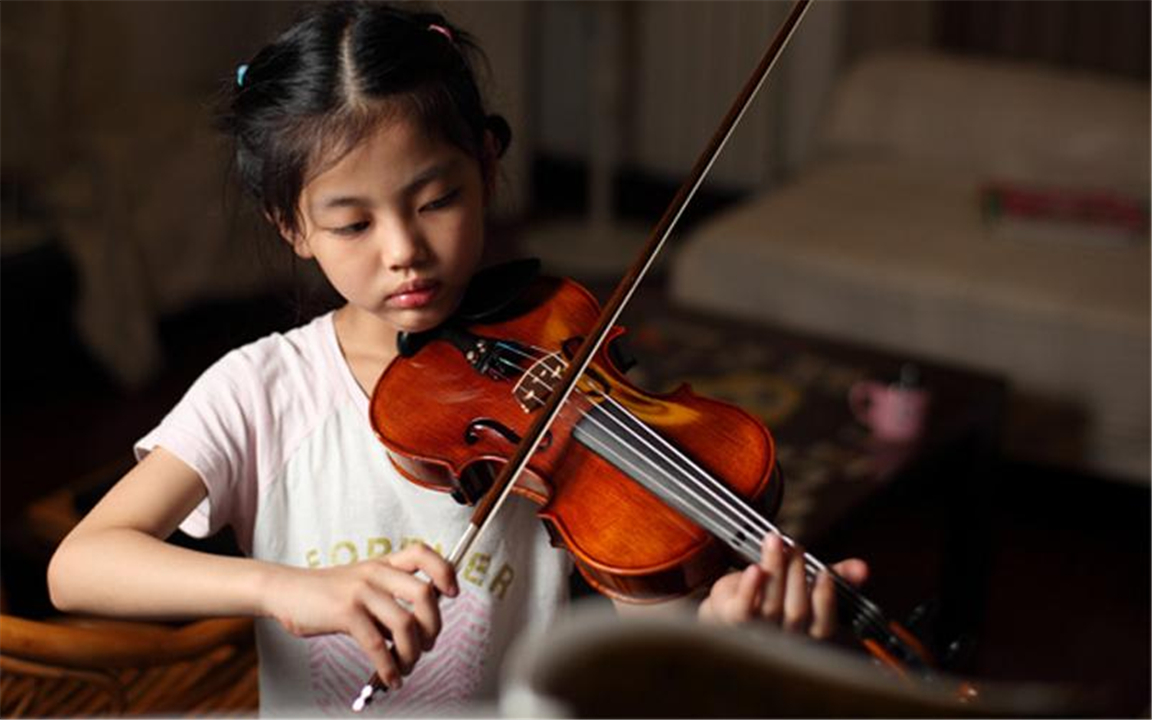 有種“複製黏貼”叫陸毅女兒，明明相差3年出生，卻長得一模一樣