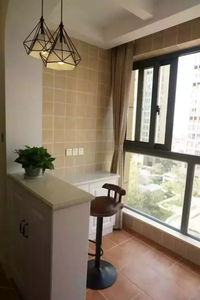 客厅连阳台,不装推拉门,还能怎么做?