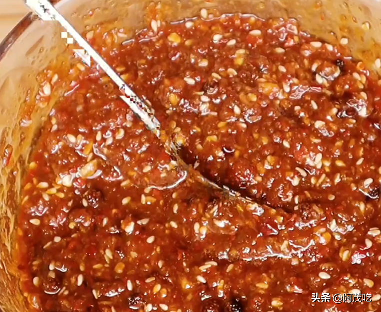 Spicy chicken feet in cold and spicy sauce, it tastes so enjoyable