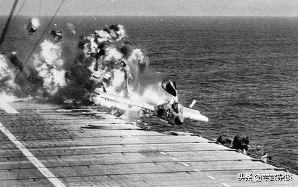 海鹰比翼齐浪飞，从FH-1到“恶魔”，美国海航早期舰载机发展之路