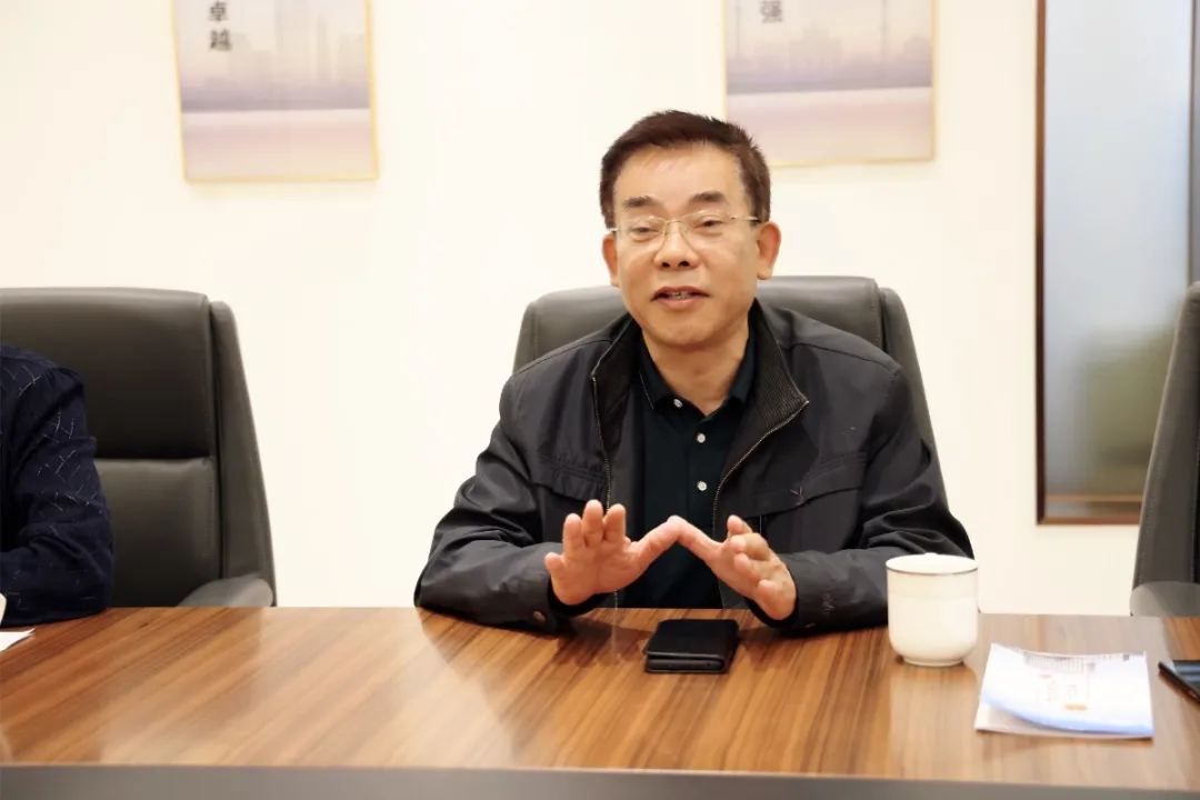 听听代表“心里话” 共谋法院新发展——信阳中院党组成员、副院长翟陆走访人大代表