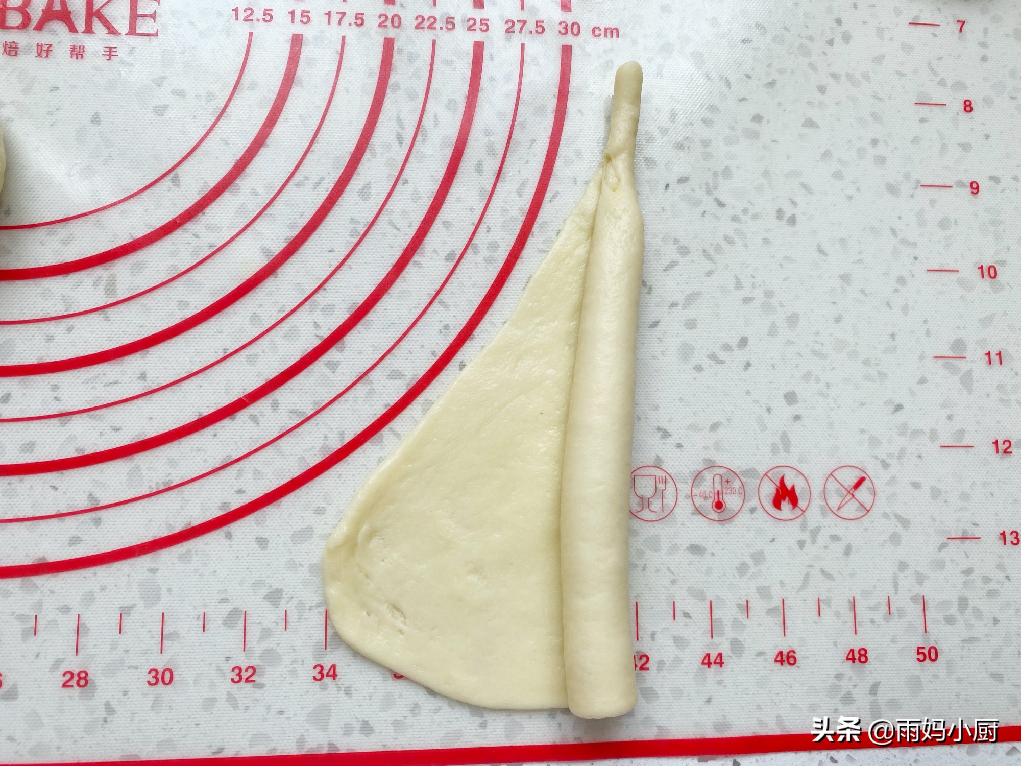 用了九年的面包配方，奶香浓郁又拉丝，做法简单，比买的好吃