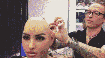 �˹��������Ӧ��ʵ�����ޣ���ʶ����г3.0���Cʹ��AI���Ի�����