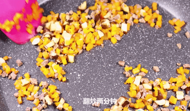 Baby don’t eat rice with soup. It only takes ten minutes and can stir. Highly nutritious children grow taller and smarter.