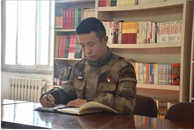 ���Ƚ����á��侯<a href=http://www.cngansu.cn/news/ target=_blank class=infotextkey>����</a>�ܶӰ���֧�� | ½����82���ž�ĳ��