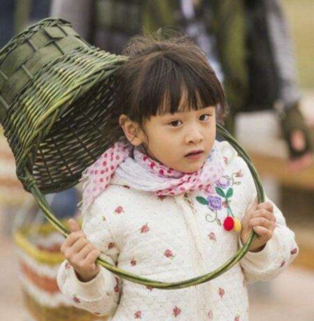 奥运冠军田亮基因太强！一家三口用一张脸，13岁森碟身高赶超爸爸