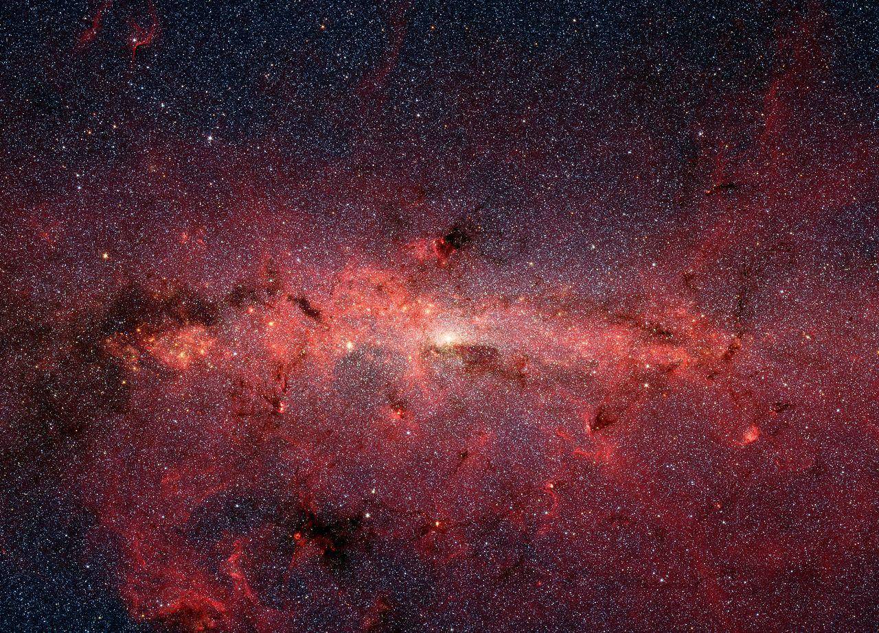 气体和尘埃吸收了可见光，我们要如何发现被银河挡住的星系？