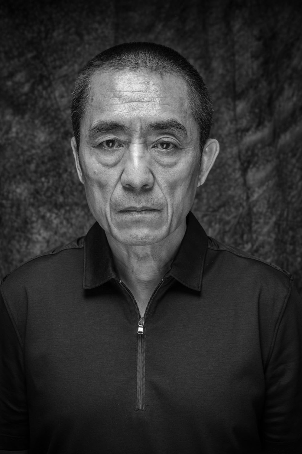 近10年张艺谋毁誉参半，捧红了周冬雨倪妮，但也几乎埋没了景甜