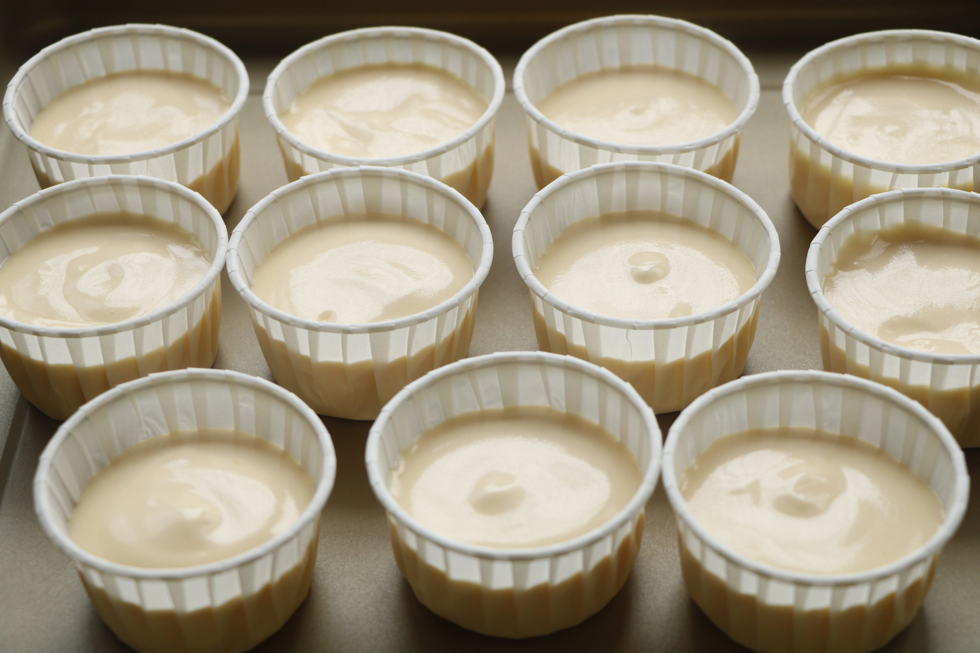 戚风纸杯蛋糕的做法，不回缩不开裂，柔软细腻，在家做轻松搞定