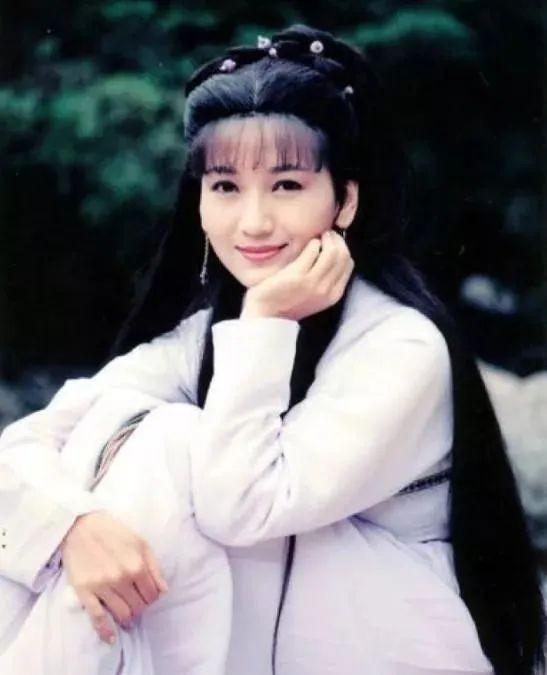 女神赵雅芝，远没你想象的那样单纯，三段情史无缝衔接，她凭什么