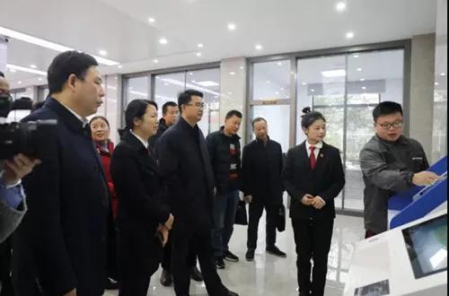 代表委员进法院 阳光司法零距离