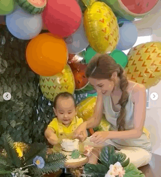 郑嘉颖次子满一周岁，陈凯琳晒照为其庆生，弟弟和哥哥像双胞胎