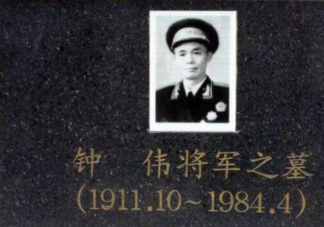 父母望子成龙，他是开国少将，为何却让儿子和孙子都回家种地