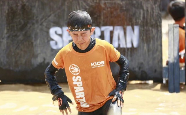 諾一跟霓娜參加障礙賽，劉燁曬照稱名次不重要卻驕傲曝女兒得第一