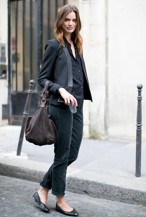 想把基础款的牛仔裤穿出高级感？看看法国女人怎么穿，超时髦
