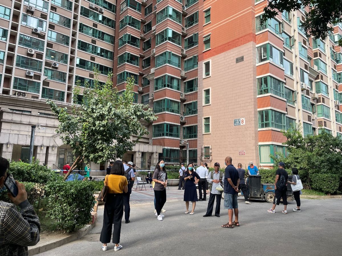 北京朝阳区十里堡一小区出现疑似病例，部分楼区暂时封闭