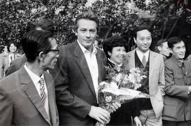 42年后《佐罗》主演今昔照，阿兰德龙老了，童自