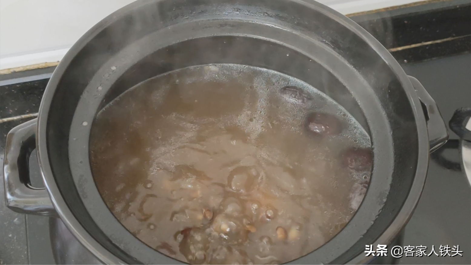 2條豬尾加1把黑豆，天冷了教你正確吃法，溫補好吃，全家適合吃