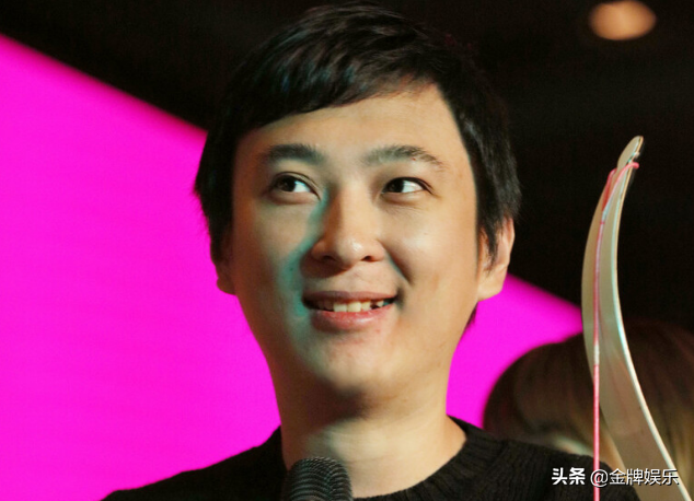 王思聪带新女伴去看成都麓湖的房子，    价也要2万左右一平方米