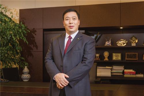 泥瓦匠出身的穷小子，公司市值快赶上华为，超越刘强东成江苏首富