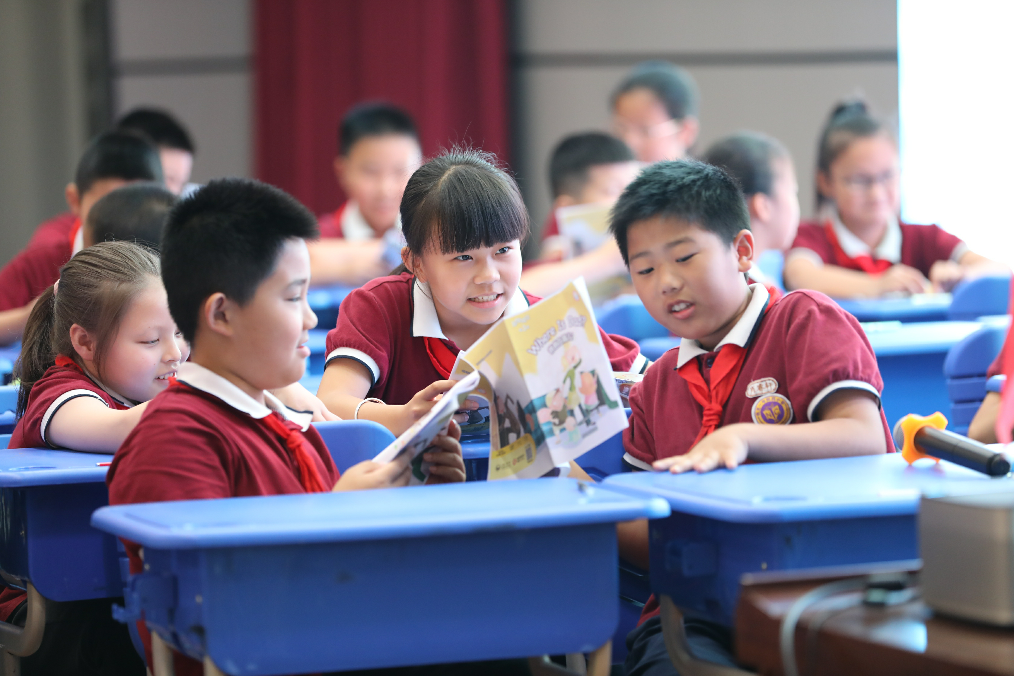 课堂展风采 学习促成长——记棠湖小学英语教师赵珺研讨活动献课